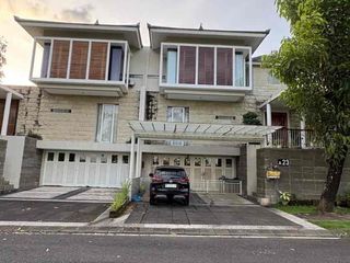 Rumah Arsitektur Modern Lantai 2 dengan Full Furnish atau Non Furnish