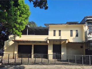 Rumah usaha di jalan Sarijadi raya dekat maranatha