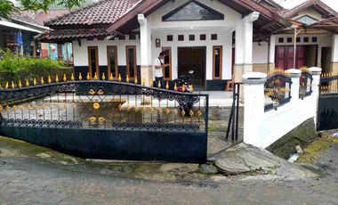 Rumah pinggir jalan Paniis Tanjungkerta sumedang