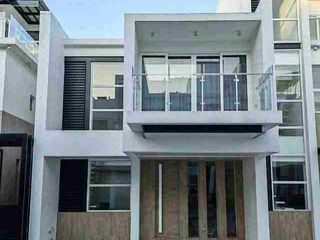 FOR SALE MODERN TOWNHOUSE FOR SALE IN ACACIA ESTATES MAHOGANY PLACE TAGUIG CITY NEAR BGC AND MCKINLEY