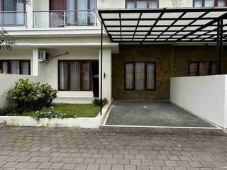 VILLA ONE GATE SYSTEM DI KAWASAN TURIS SEMINYAK BALI