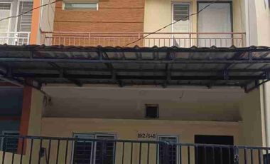 dijual rumah 3 lantai sedang direnovasi terima jadi siap huni