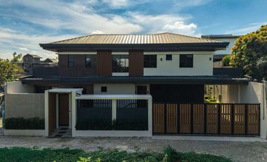 5br House and Lot for SALE in Valenzuela, Spacious, Furnished