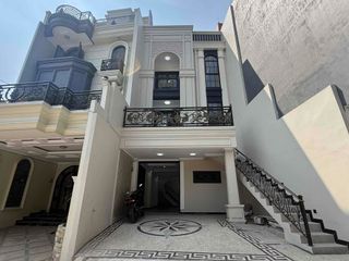 Townhouse Modern Classic di Pasar Minggu dekat Margasatwa Ragunan