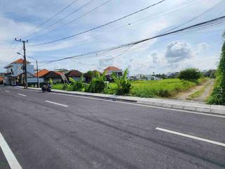 Di jual Tanah komersil yang yerletak di kawasan Jl. Pantai Cemagi .