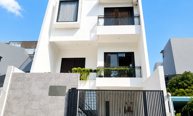 Rumah Modern Pluit Karang 8x15 3+1KT SHM BrandNew Semi Furnished