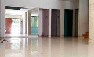 dijual rumah 2 lantai ditaman palem lestari
