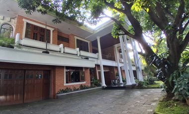 Luxury Mansion Pondok Indah, Lift Pribadi dan Kolam Renang