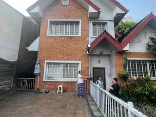 Brgy Kapitolyo Pasig 4Bedroom House & Lot For Lease or For Sale