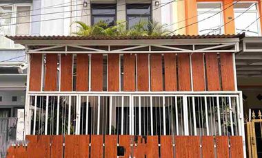 dijual rumah 2,5 lantai furnish ditaman palem lestari