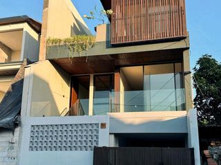 RUMAH PREMIUM 3 LANTAI DI DENPASAR BARAT