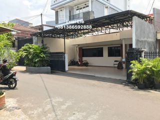 Rumah besar ex gudang kantor Jl.Kerajinan,harga murah dibawah njop
