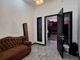 Dijual Rumah Classic 2 Lt Pinggir Jalan di Ciledug Tangerang