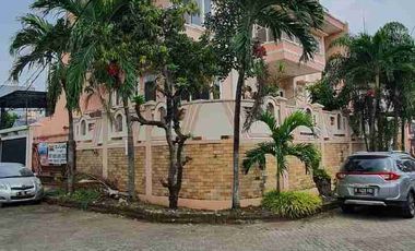 dijual rumah mewah hook ditaman Surya 5