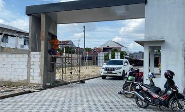 rumah 2 lantai daerah solo baru harga murah hadap timur akses jalan mudah pinggir jalan raya
