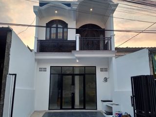 Ruko Rumah Usaha Gunung Anyar Tengah Padat Penduduk MERR