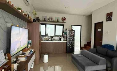 dijual rumah rumah 2 lantai dimetland puri