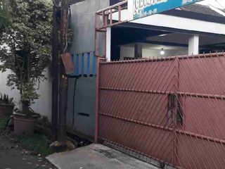 Di jual rumah 1 /5 lantai  dalam perumahan clusteran lingkungan nyaman aman tenang di Ciledug peninggilan Tangerang kota