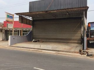Disewa Ruko Ex bengkel mobil cocok untuk Kuliner dan Office