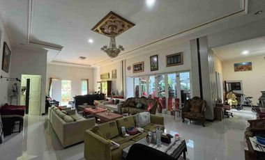 dijual rumah 5 kamar. komplek Jatiwaringin, Bekasi.