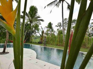 LUXURY MODERN VILLA JUNGLE VIEW AND VALLEY IN TEGALALANG UBUD BALI