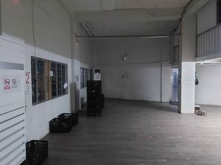 2-Storey Building with warehousefor SALE