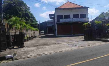 gudang siapa pakai di pinggir jalan utama dan fasilitas lengkap
