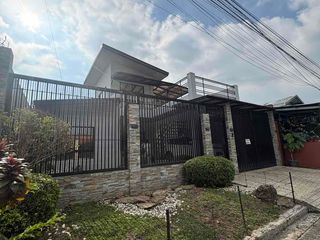 2Bedrooms with Loft 3 Car Garage Estefania Bacolod City