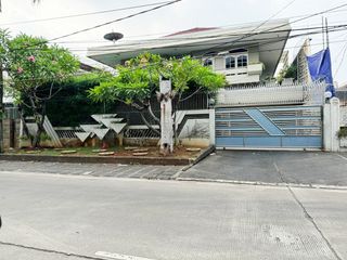 Rumah Mewah di Pluit Barat Raya, Penjaringan, Semi Furnished, 715M², 2 LT, SHM