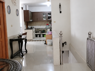 DIJUAL RUMAH 4 LANTAI STRATEGIS DI JL. PANGERAN JAYAKARTA JAKARTA PUSAT – DEKAT PASAR GOTONG ROYONG