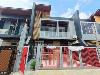 high ceiling townhouse near to Cebu I.T Park