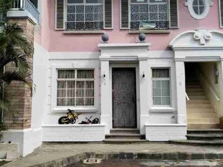 Dijual town house taman Paris lantai  dasar