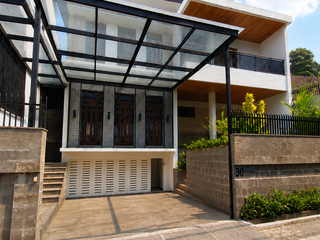 FOR RENT – Bright Nice House with Pool in Kebayoran Baru | Walk to MRT Blok M