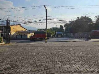 GUDANG LUAS TANAH BISA UNTUK PARKIR BIS MOBIL LOGISTIK DLL