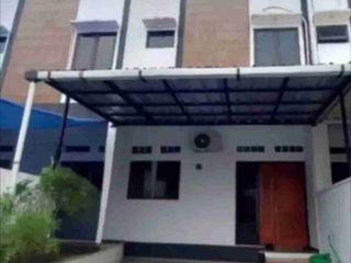 rumah mininalis di lingkungan aman di ciputat