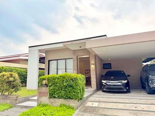 𝐅𝐎𝐑 𝐑𝐄𝐍𝐓 : 2BR 𝐀𝐦𝐞𝐫𝐢𝐜𝐚𝐧-𝐒𝐭𝐲𝐥𝐞 𝐁𝐮𝐧𝐠𝐚𝐥𝐨𝐰
(INSIDE CLARK FREEPORT ZONE)