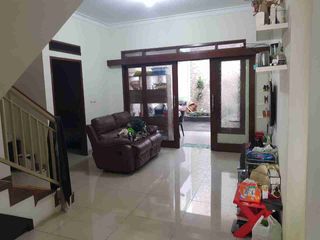 Rumah Murah 2 Lantai Tengah kota di Turangga dkt Buah batu