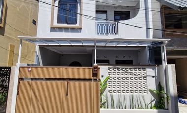 RUMAH SIAP HUNI DI DALAM CLUSTER PESANGGRAHAN JAKARTA SELATAN DIJUAL