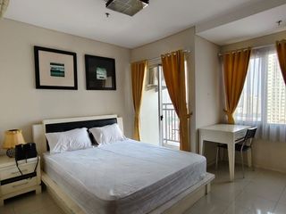 Sewa Apartemen Cosmo Terrace Studio Fully Furnished Dekat Thamrin dan Sudirman