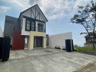 Villa Murah Panderman Hill Dengan Kolam Renang dan  View Gunung