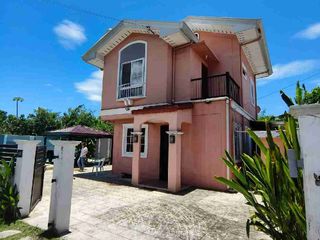 House with Swimming Pool FOR SALE IN ALEGRIA PALMS SUBDIVISION CORDOVA