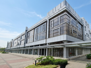 Ruko Avenue Gandeng 3lt 13x19 247m hadap jalan boulevard JGC Jakarta Garden City
