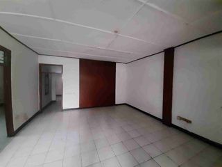 DIJUAL MURAH RUMAH SUKALUYU SURAPATI DEKAT GEDUNG SATE CIKUTRA KOTA BANDUNG
