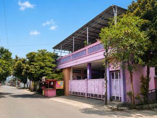 DIJUAL – Rumah Hook 2¼ Lantai Potensial untuk Hunian & Usaha Kafe