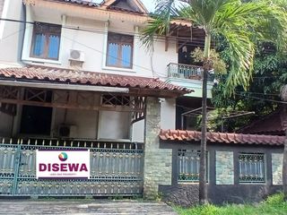 Disewakan Rumah Posisi Hoek 2 Lantai Dalam Komplek Perumahan Di Pondok Kelapa, Duren Sawit, Jakarta Timur