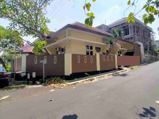 Disewakan rumah semi furnish besar di Bukit Sari Semarang