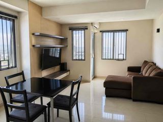 DIJUAL CEPAT – APARTEMEN SUDIRMAN SUITES BANDUNG
💰 Harga hanya Rp 950jt
Hunian nyaman di pusat Kota Bandung dengan lokasi strategis dan pemandangan terbaik dari lantai atas.
✨ Spesifikasi Unit
3 Bedroom (saat ini dimodifikasi menjadi 2 Bedroom dengan ruang keluarga lebih luas)
2 Kamar Mandi
Balkon pribadi
Posisi hook/corner unit dengan area lebih luas
Lantai atas dengan best view
City View & Mountain View
Best Sunset View
Area tenang, tidak berisik
Cocok untuk keluarga maupun investasi
🎁 Bonus
3 Unit AC
2 Water Heater
🏢 Fasilitas Apartemen
Security 24 Jam
Lingkungan aman dan nyaman
Area apartemen tenang, jauh dari kebisingan
Akses mudah ke berbagai fasilitas kota
📍 Lokasi Premium
Pusat Kota Bandung
±3 km ke Bandara Husein Sastranegara
±19 menit berjalan kaki ke Stasiun Ciroyom
±3,3 km ke Stasiun Bandung
±4,1 km ke Braga City Walk
Dekat pusat bisnis, kuliner, perbelanjaan, sekolah, dan fasilitas umum
🌟 Keunggulan utama unit ini adalah posisi lantai atas dengan pemandangan kota dan pegunungan yang terbuka, menikmati panorama sunset yang indah setiap hari, serta layout yang lega dan nyaman untuk keluarga.
🔥 Dijual cepat hanya Rp 950jt (nego tipis untuk pembeli serius).
Hubungi sekarang untuk informasi lebih lanjut atau jadwal viewing. Unit dengan view terbaik seperti ini sangat jarang tersedia!