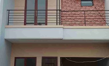 Di jual rumah kokoh permanen 2 lantai setengah Lokasi pondok kacang timur Tangerang selatan