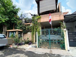 Rumah 2 lantai 5 kamar hadap utara di Sektor 9