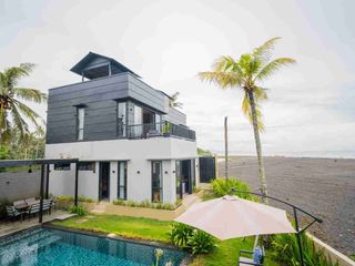 Villa Beachfront Tepi Pantai Modern Tropical, di Saba, Gianyar, Bali